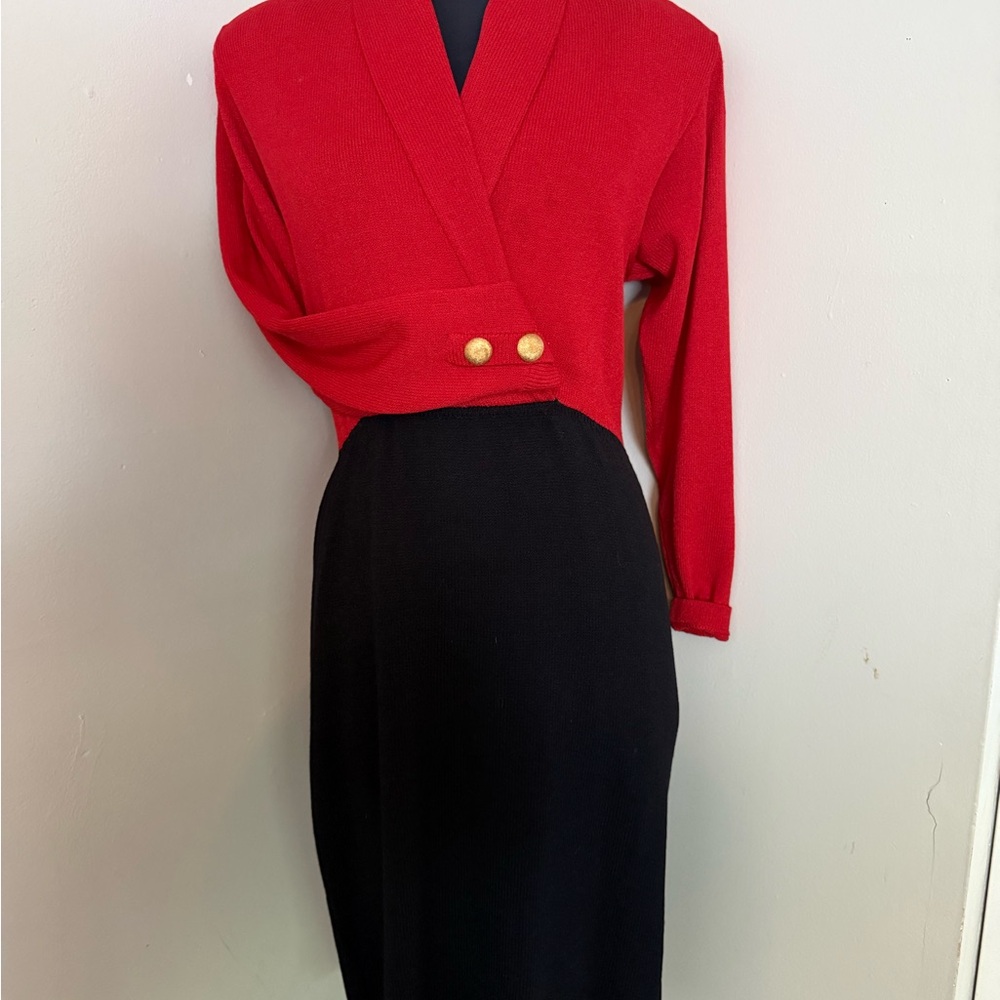 St. John Classic Red Knitwear